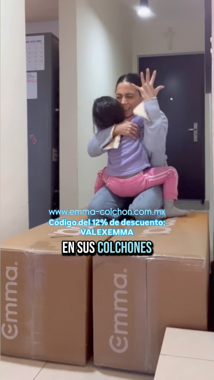 Instagram post by @todavaleria for Emma Sleep NL. Caption reads: Regresó mi código de siempre: VALEXEMMA....