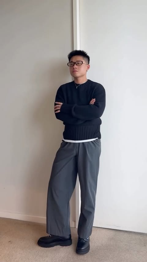 Instagram post by @brwnguyn_ for St. Agni. Caption reads: [...] the whole fit ??
-
details:
sweater -....