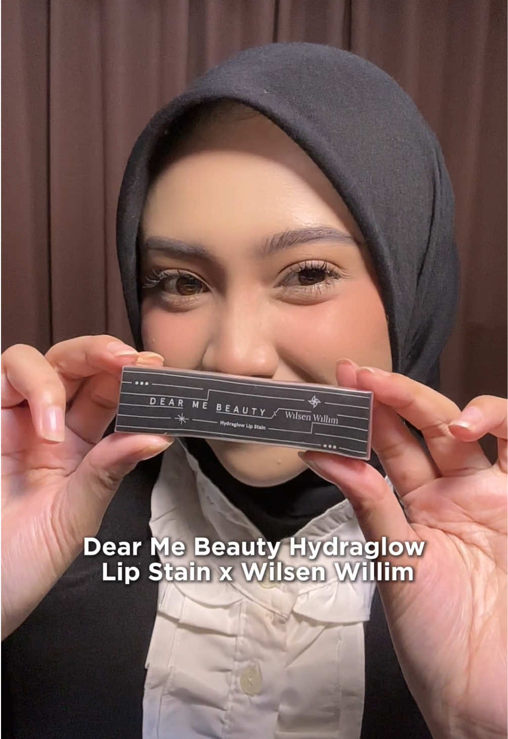 TikTok post by @calamelcake for Dear Me Beauty. Caption reads: Dear Me Beauty Hydraglow Lip Stain ini cocok buat....