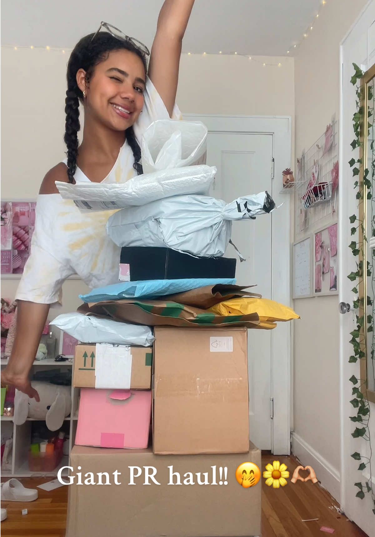 TikTok post by @.averyyelliott for TIJN Eyewear. Caption reads: [...] Fashion @fabyou_global @Lensmart @TIJN....