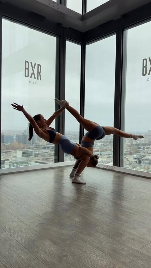 Instagram post by @em_nashfit for Ryderwear. Caption reads: [...] tricks with a VIEW 😍 @bxrlondon @ryderwear....