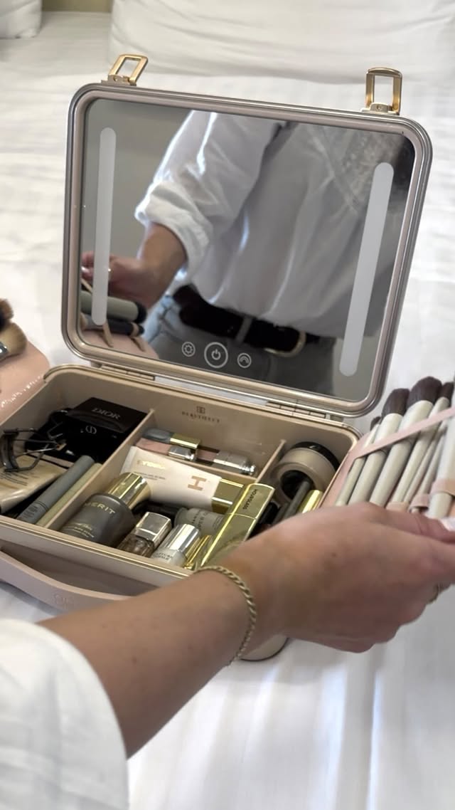 Instagram post by @life.at.mels for Beautifect. Caption reads: [...] in a the cutest portable case @beautifect....