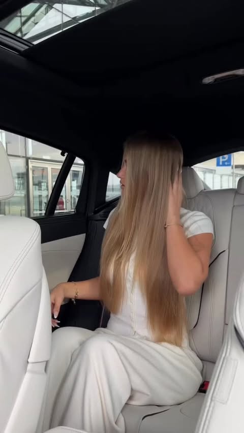 Instagram post by @zoeklp for John Frieda US. Caption reads: Anzeige-no moment is to small for great hair....