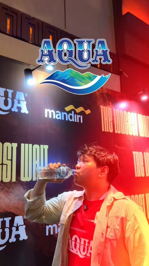 Instagram post by @aruulr for Sehat AQUA. Caption reads: [...] #timnasindonesia #punditfavoritmu @sehataqua....