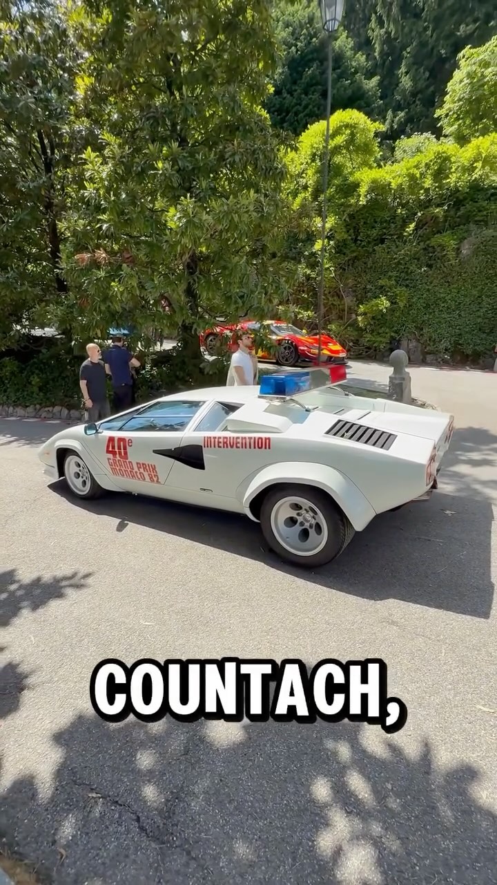 Instagram post by @hector_ares for LAMBORGHINI. Caption reads: Todo un Lamborghini Countach como Safety Car de la....