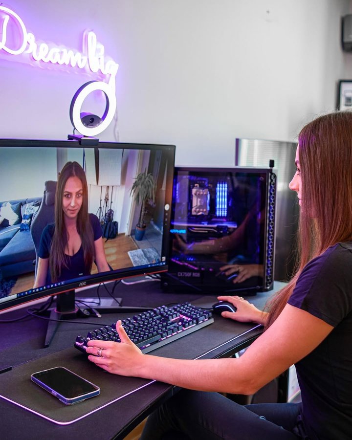 Instagram post by @dielenka for Arozzi. Caption reads: [...] ☀️😭. Here you go, a webcam 🎥 from....