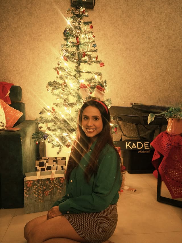 Instagram post by @alsoanusmita for Savana. Caption reads: [...] Christmas Everyone. 🎅 🌲
Wearing @savana.