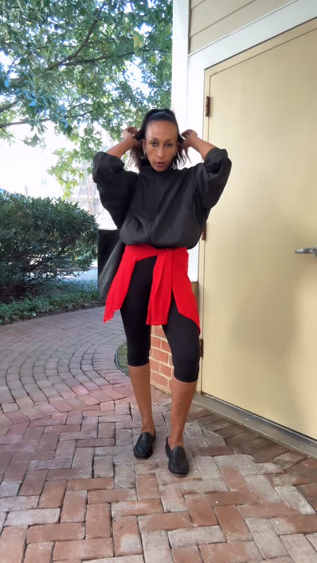 Instagram post by @wintt_a for Sunday Riley. Caption reads: Consistency really does make all the difference.....