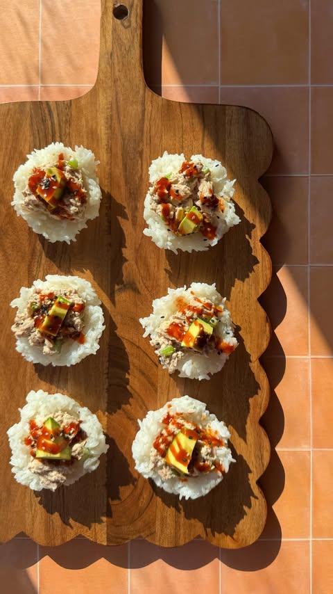 Instagram post by @mombunsandcaffeine for Safe Catch. Caption reads: Tuna Rice Cups:

Cooked Sushi....