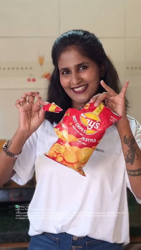 Instagram post by @nandini_gowda2 for Lay's. Caption reads: #LaysHotChips #mealswithlays #abababahsuperr [...].