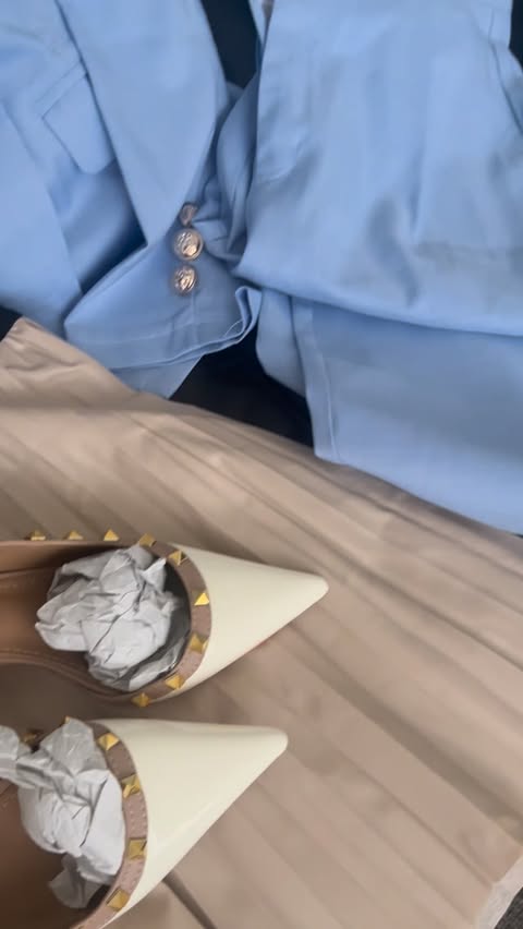 Instagram post by @giusi_ugc for Voghion. Caption reads: [...] to get 10€ OFF on orders over 139.9€】....