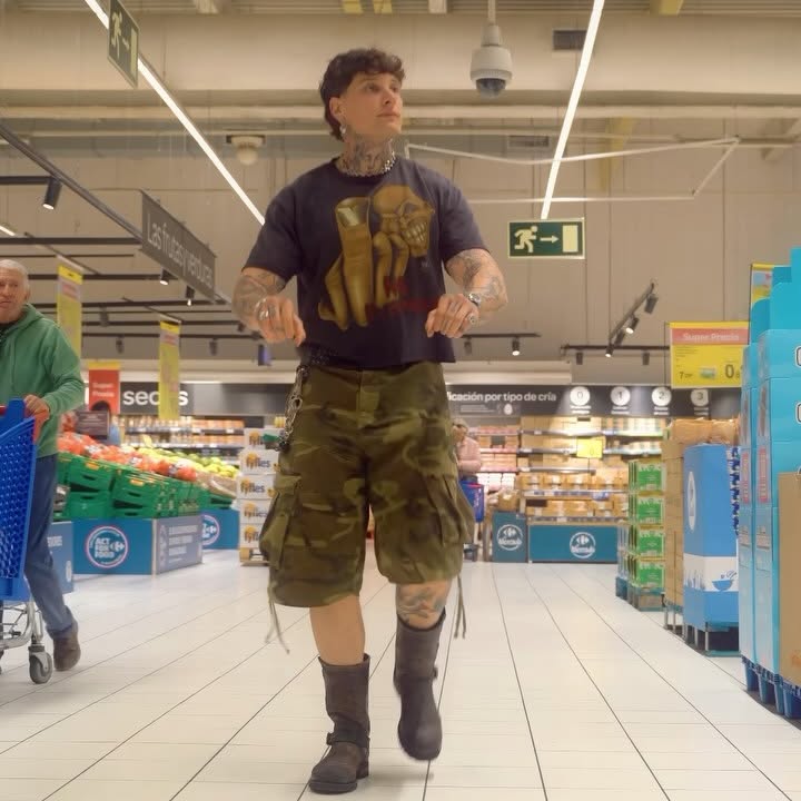 Instagram post by @mishoamoli for Carrefour. Caption reads: (publi) El Señor Bestia ya está en tu supermercado....