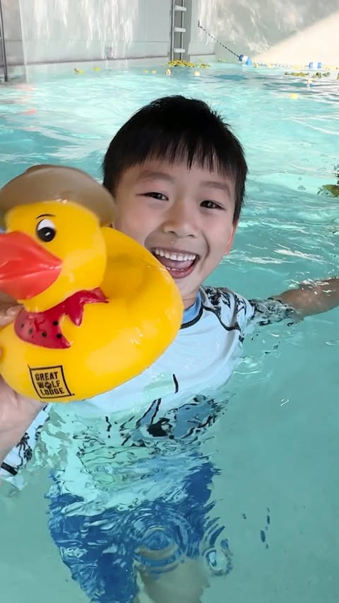 Instagram post by @rachelxeverafter for Great Wolf Lodge. Caption reads: [...] finding the perfect ducks 😂 🦆🤿....