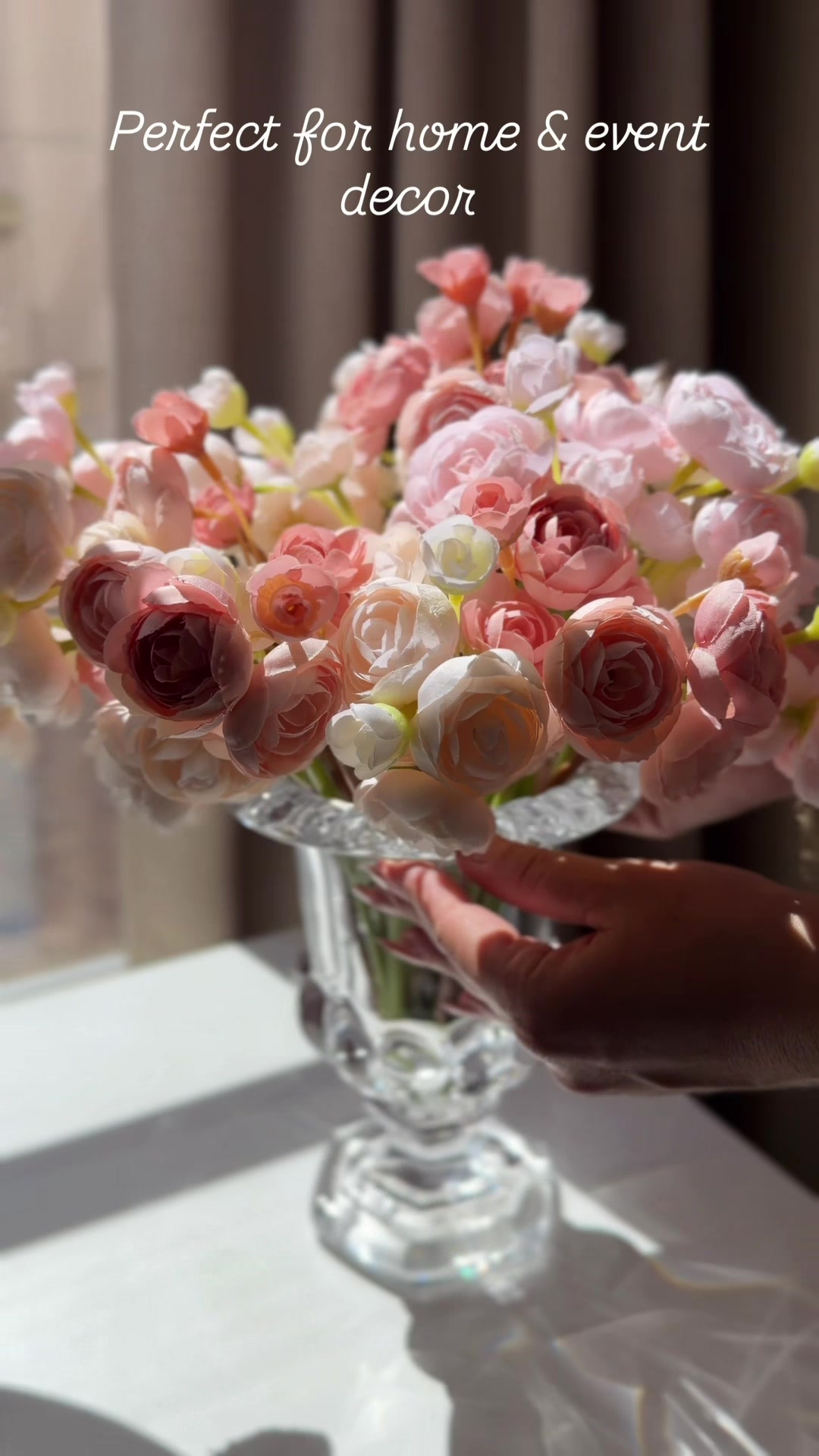 TikTok post by @lisyperez91 for Shareconn. Caption reads: [...] #springdecor #ranunculus @SHareconn.