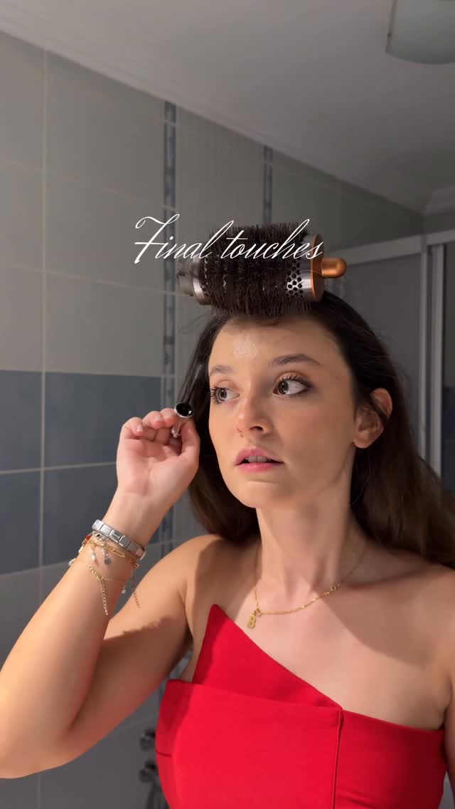 Instagram post by @bensuonan for FLORMAR. Caption reads: Son dokunuş diyerekten tüm makyajı yeniden yapışım....