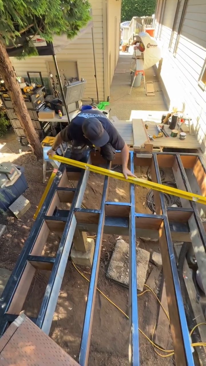 Instagram post by @drdecks for Stabila. Caption reads: STABILA Level Challenge 💛🖤
@drdecks is on fire....