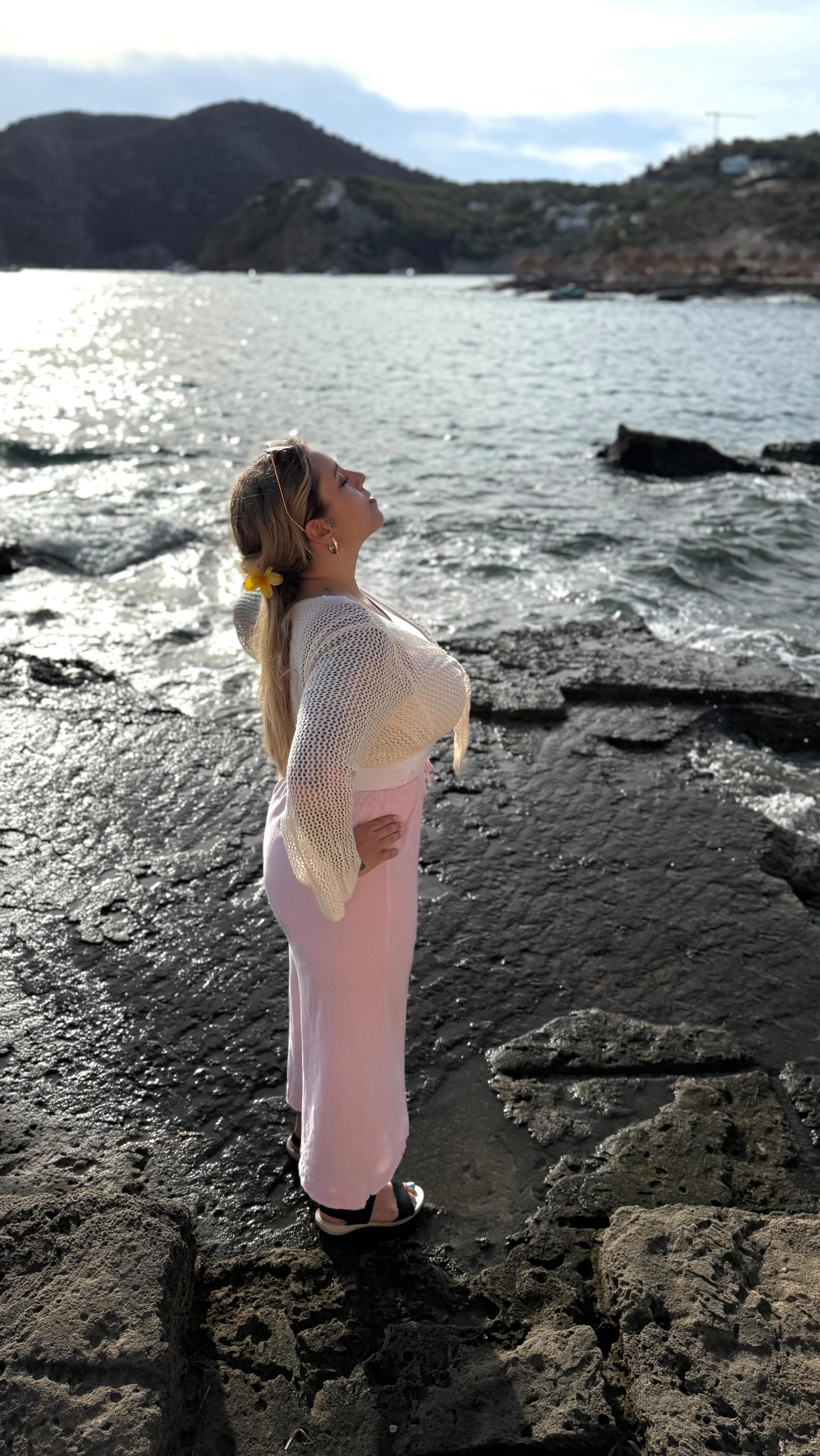 Instagram post by @zuzeklobuzek for Wakacje. Caption reads: [reklama] Wieczór panieński na Majorce....