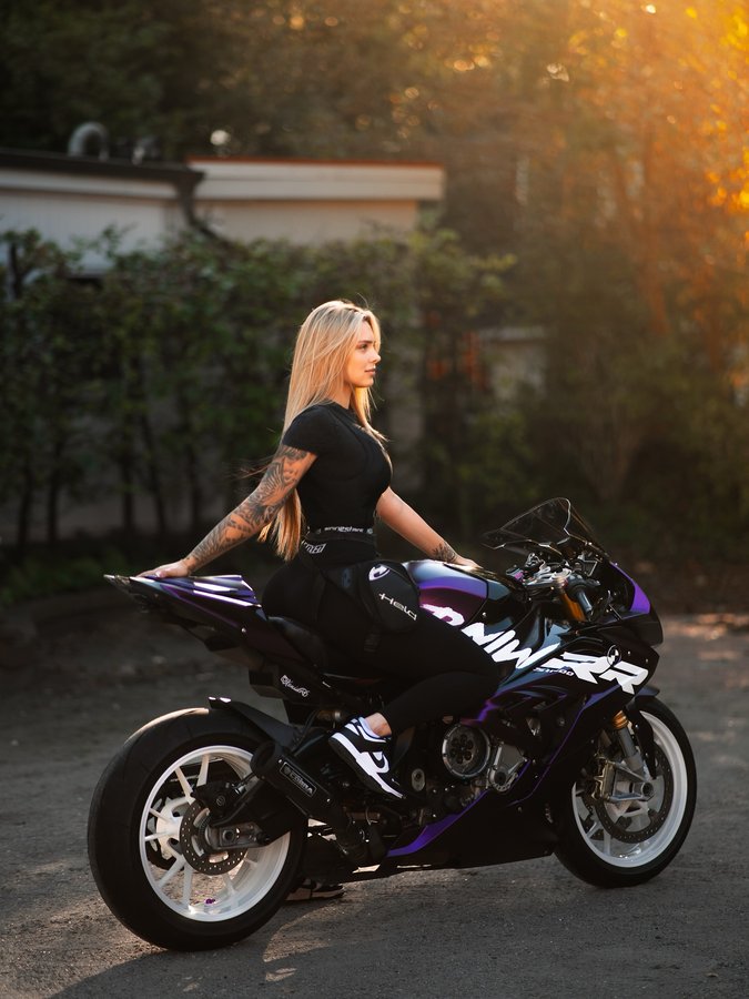 Instagram post by @xeniar6 for Alpinestars. Caption reads: 🫟 @cifol_werbetechnik 
🛞 @mbpolish 

#werbung....