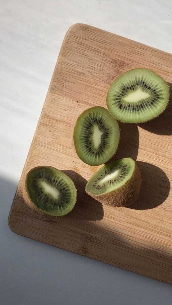 Instagram post by @dreathomas for Slate Milk. Caption reads: What I eat in day to stay lean & strong ✨💛

145g....