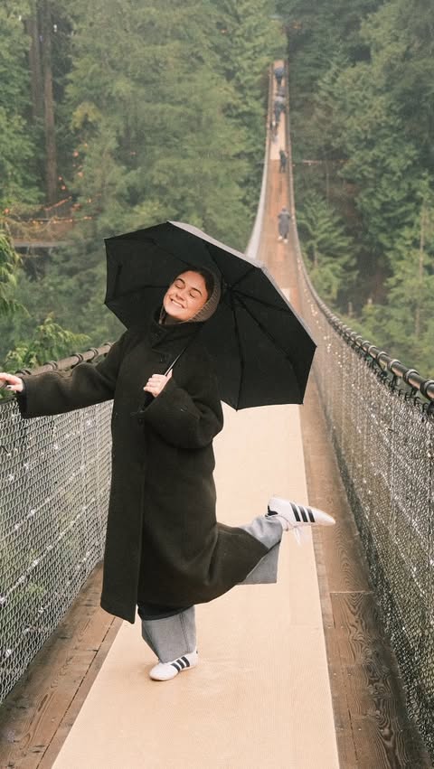 Instagram post by @oldmanjenkkins for GetYourGuide. Caption reads: [...] curveballs… which is why i use @getyourguide....