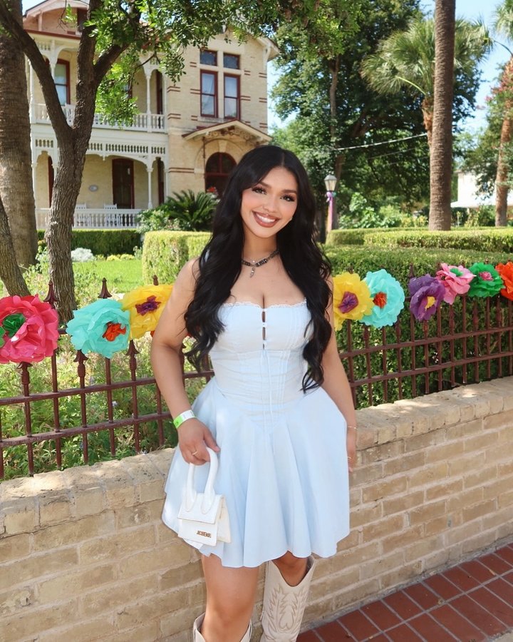 Instagram post by @brenzzu for ShoeDazzle. Caption reads: [...] with my favorite plus one....