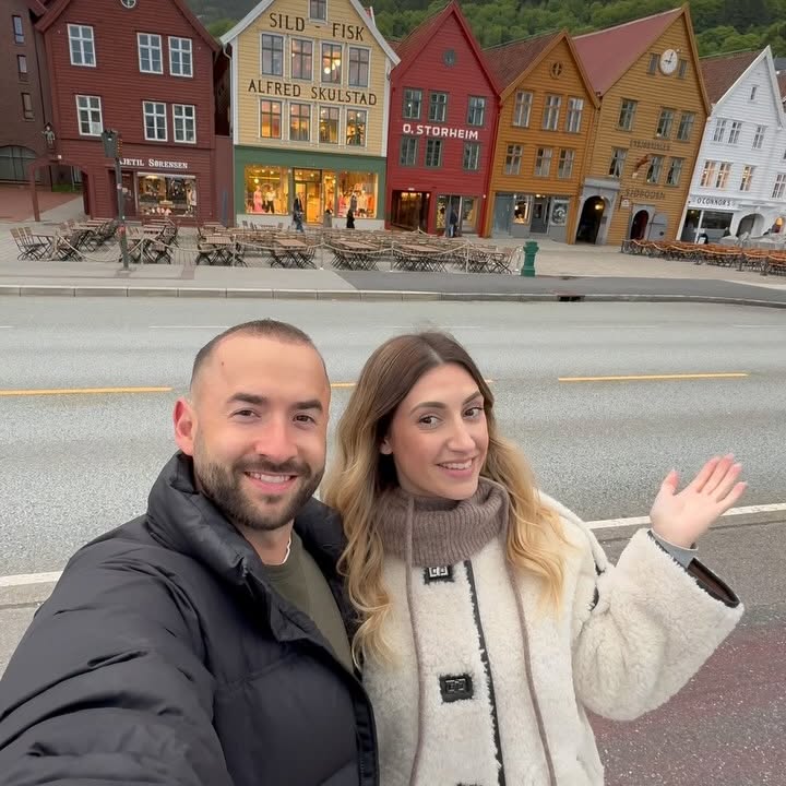 Instagram post by @moumis_family for Tourlane. Caption reads: Bien arrivés en…. 

NORVÈGE ! 🇳🇴 
Nous sommes....