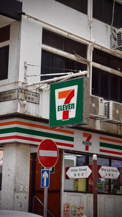 Instagram post by @sammyvagabond for Simify. Caption reads: [...] I opted for an eSIM with @travelwithsimify ,....