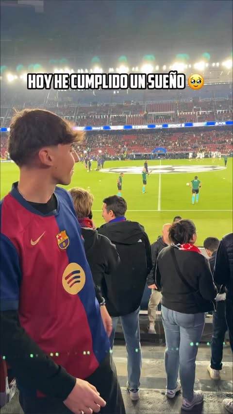 Instagram post by @izan95_ for PlayStation. Caption reads: Soy feliz 🥹💙❤️
@playstationes ❤️
#izan95....