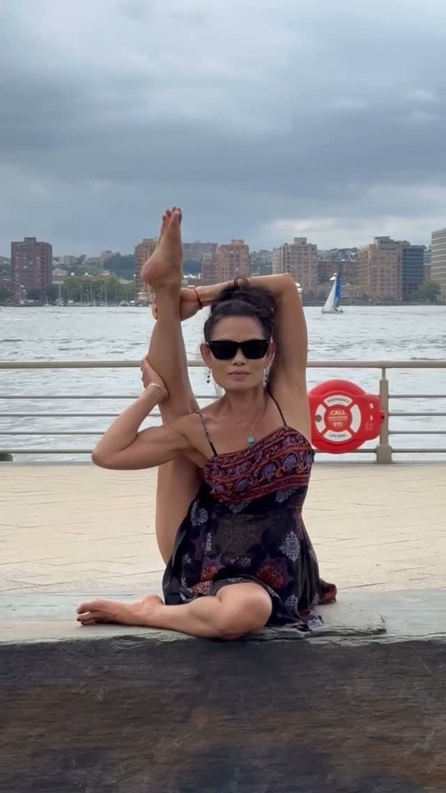 Instagram post by @frog_natureyogi for Alo Yoga. Caption reads: [...] @jasmine.estevez Sponsors @aloyoga @alomoves.