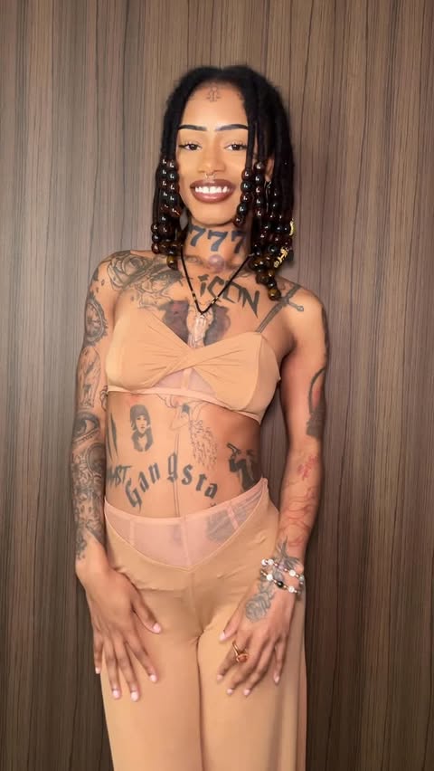 Instagram post by @datbitchbeaast for Savage X Fenty. Caption reads: oh. @savagexfenty 🔥
#savagexfenty....