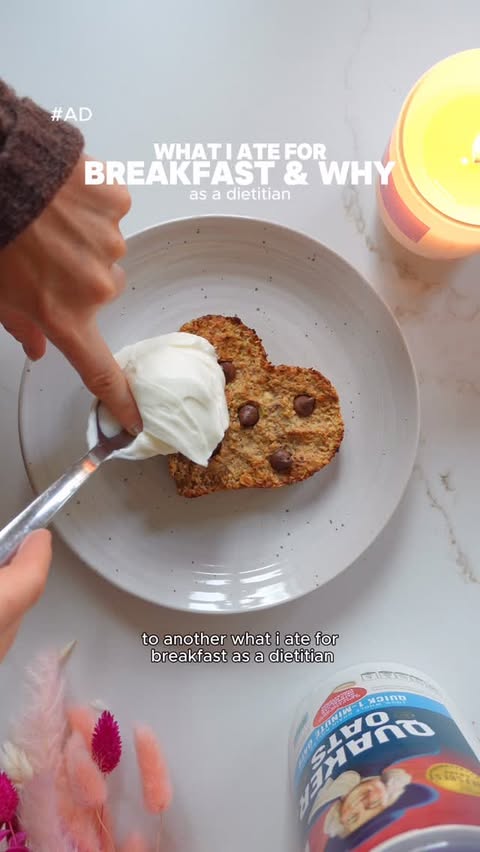 Instagram post by @nourishment.nutrition for Quaker Oats. Caption reads: #AD High Fiber Banana Oat Bars 🍌 Ingredients • ½....