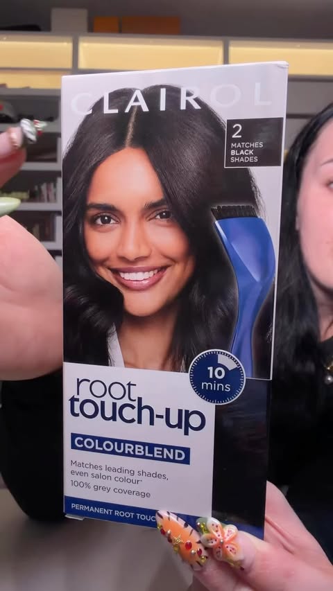 Instagram post by @chantellefen for Clairol. Caption reads: [...] fix these roots in 10 minutes 🤏🏼✨....