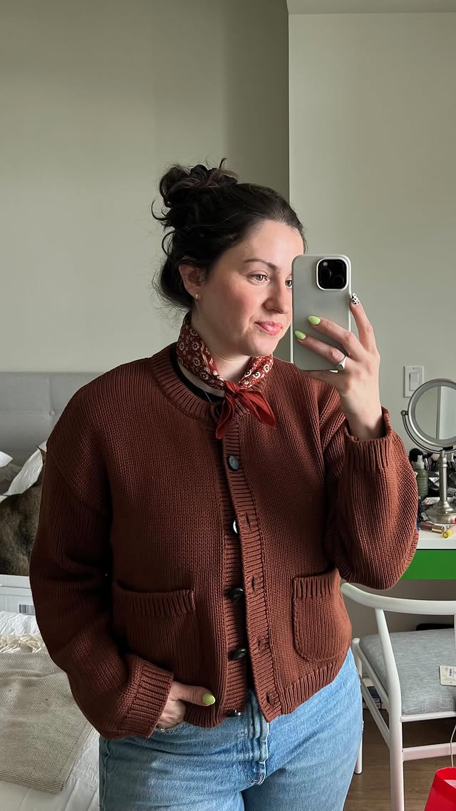 Instagram post by @melworeit for Maguire Shoes. Caption reads: [...] & Shorts - @uniqlocanada ⁣ Sunnies -....