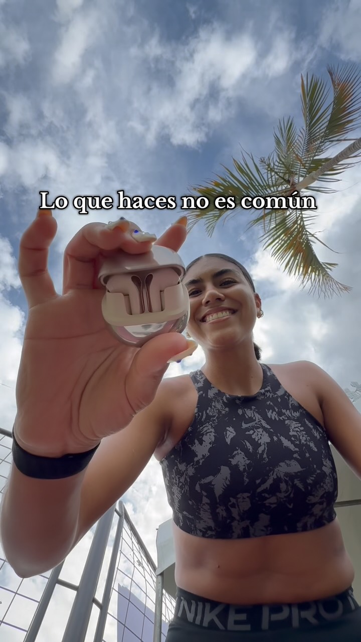 Instagram post by @frida_perez03 for SOUNDPEATS. Caption reads: Amoo mis @soundpeats.latam ❤️‍🔥

Out by....