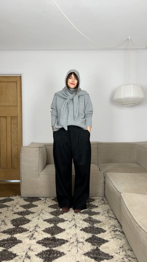 Instagram post by @annacascarina for Atlantic Records. Caption reads: It’s cosy season and what better way to get warm....