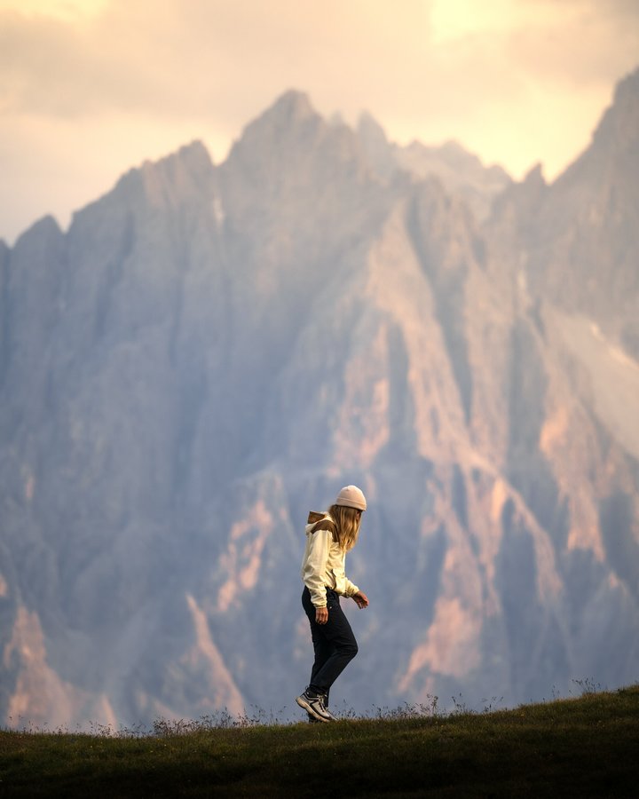 Instagram post by @steffi.outbound for Columbia México. Caption reads: Ad | Some hikes just stay with you💛

I started on....