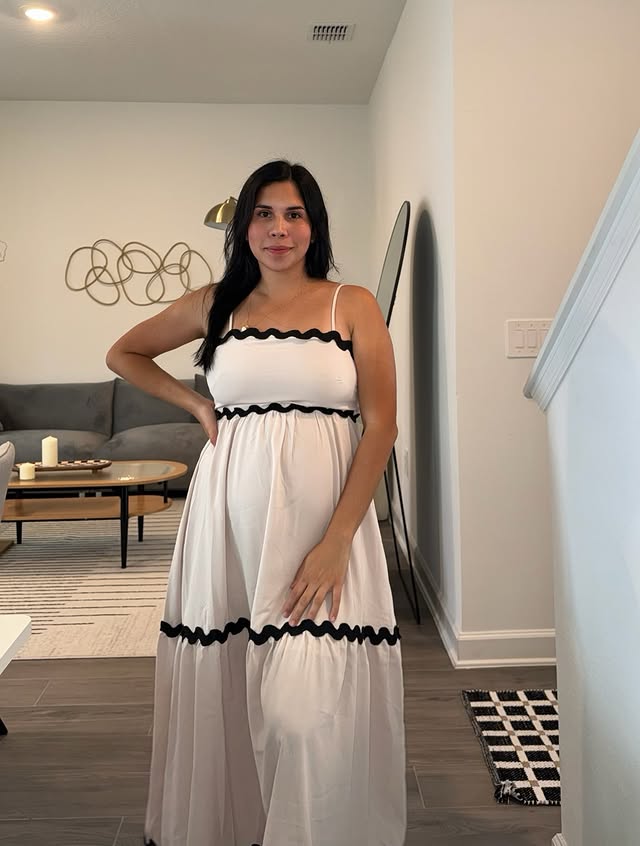 Instagram post by @gigimaternando for PinkBlush Maternity. Caption reads: [...] I love them @pinkblushmaternity Gifted #ad....