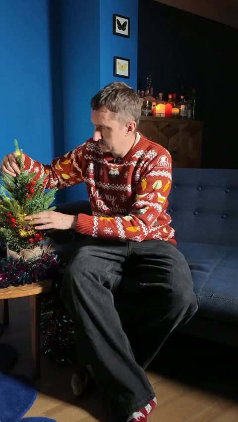 Instagram post by @megarobbie for Toby Carvery. Caption reads: AD Did someone say Toby Carvery Christmas jumper....