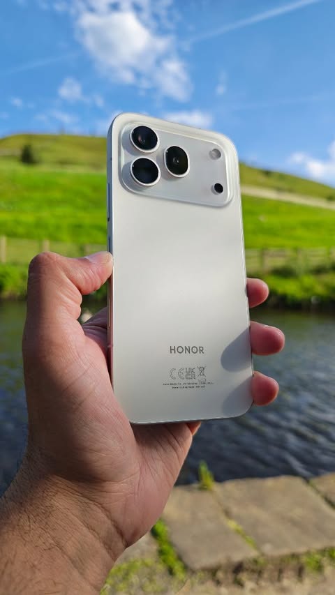 Instagram post by @unboxingplus_ for HONOR Arabia. Caption reads: Honor Magic 600 Pro Photo Zoom Test. @ukhonor....