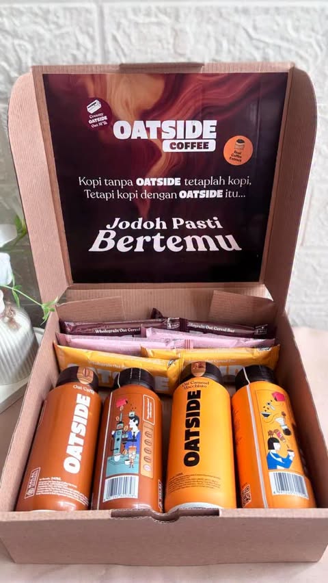 Instagram post by @anggiefaaa for OATSIDE. Caption reads: Unboxing PR Package dari @oatside check! 🎁🎊....
