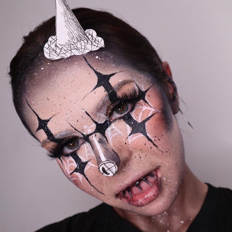 Instagram post by @jojomakeupblends for Snazaroo. Caption reads: [...] PARADISE MAKEUP AQ PALETTE @officialsnazaroo....