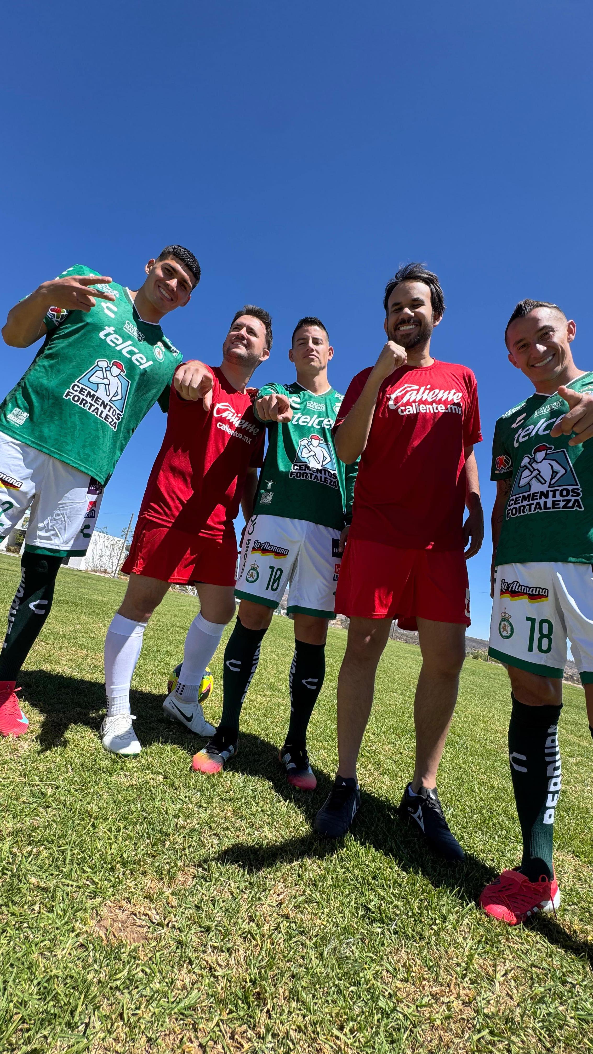 Instagram post by @werevertumorro for Caliente.mx. Caption reads: ¡TODO SE DECIDE CON UN BALERO!....