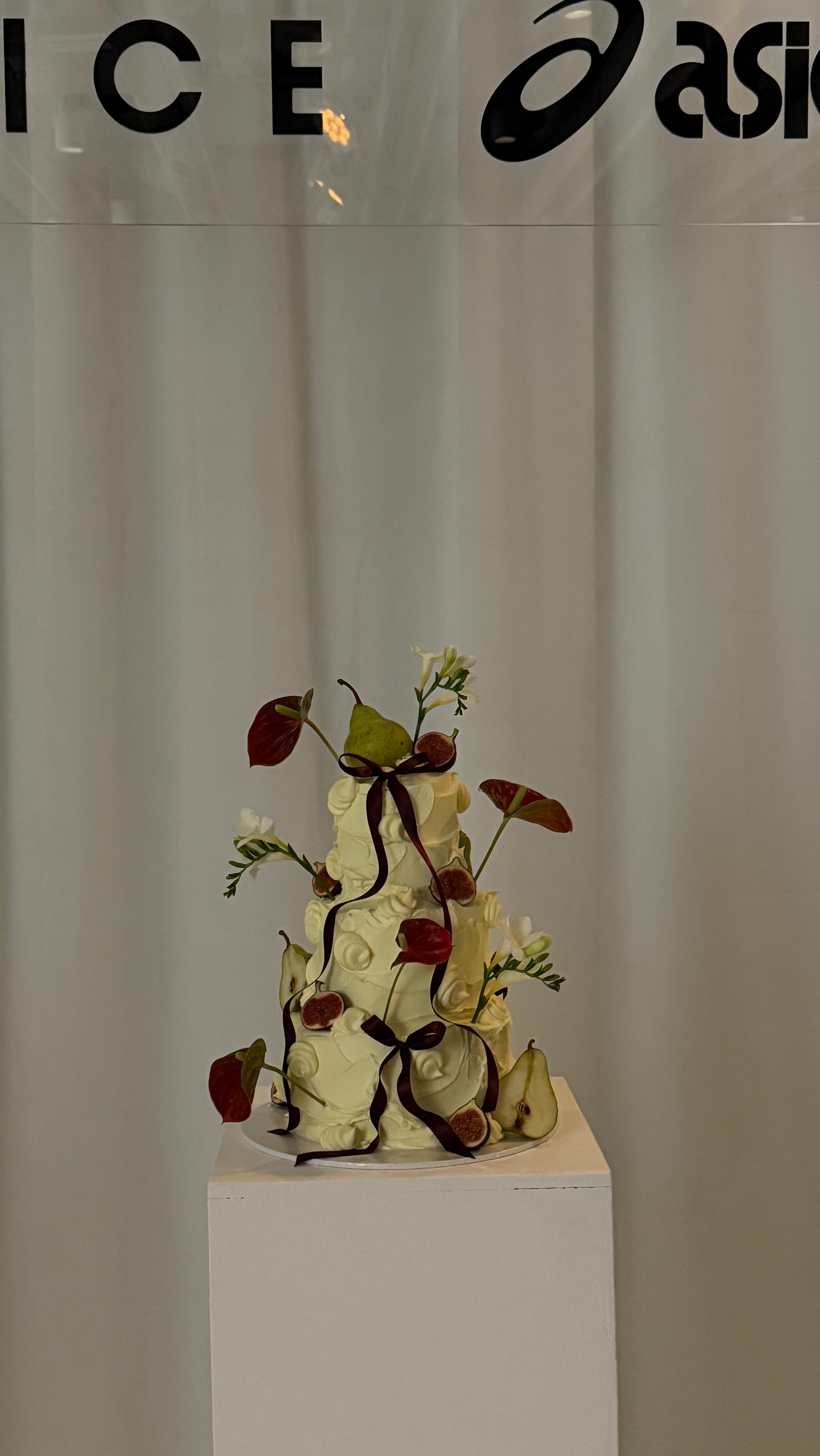 Instagram post by @zoehudsonx for Herbal Essences LA. Caption reads: ad self-care packed into one spray ✨ fresh hair....