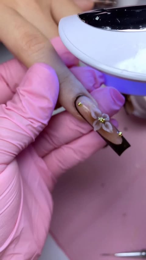 Instagram post by @kikinails_ebeauty for VBeautyPure. Caption reads: 🍂😍

Acrylic- Classy nude

Products- @vbeautypure....