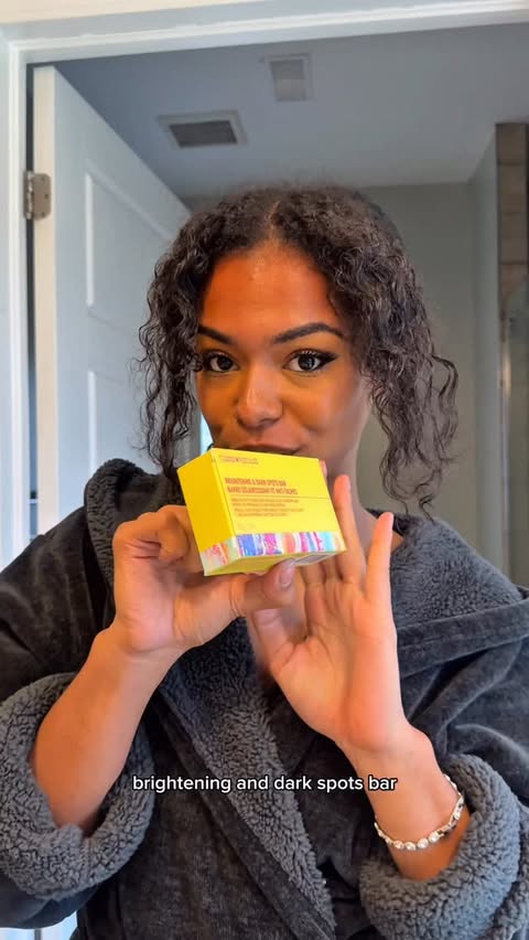 Instagram post by @destineewray for Shoppers Drug Mart. Caption reads: [...] difference for me!! @GoodMolecules....