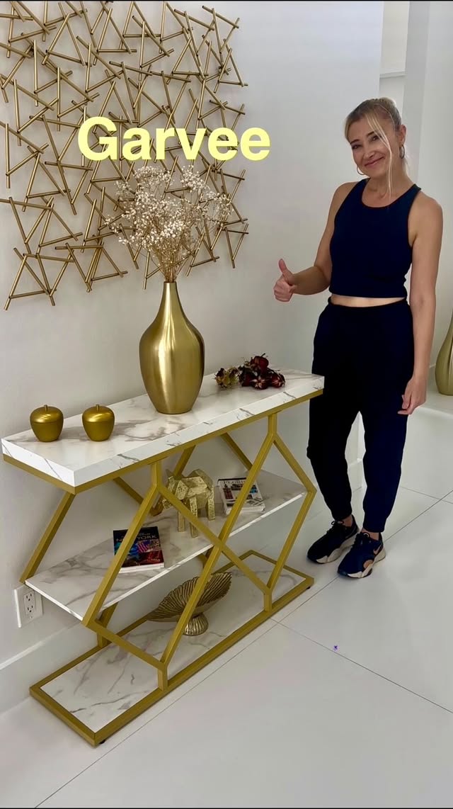 Instagram post by @zerrinvibes for Garvee. Caption reads: Loving how this Garvee entryway table instantly....