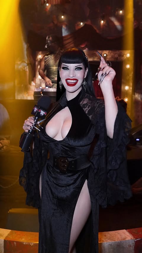 Instagram post by @victoriavenin for KILLSTAR. Caption reads: [...] for 💸 off! 💋 Purse courtesy of @killstar....