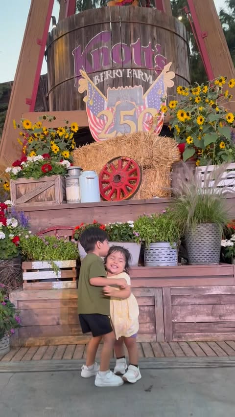 Instagram post by @itsclaudialopez for Knott's Berry Farm. Caption reads: Making memories at @knottsberryfarm 🤍 I took my....