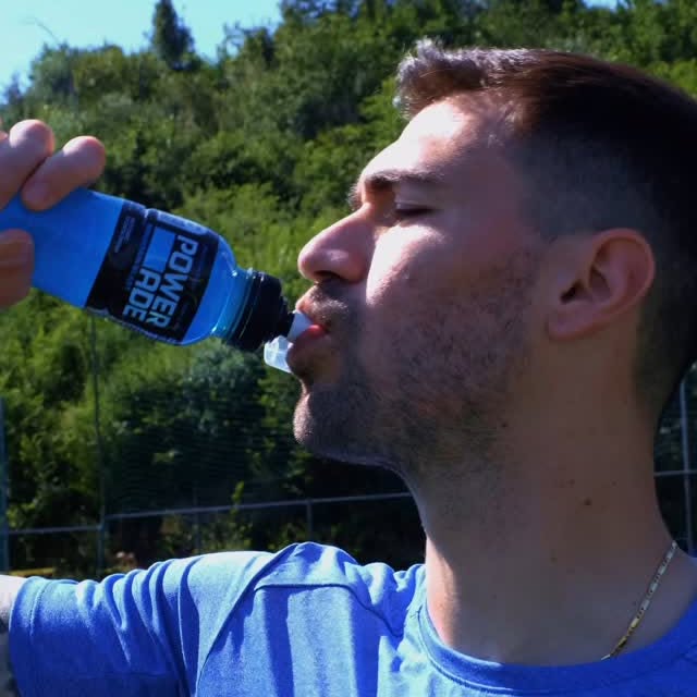 Instagram post by @alessio.romagnoli for POWERADE. Caption reads: Per dare sempre il massimo, più a....