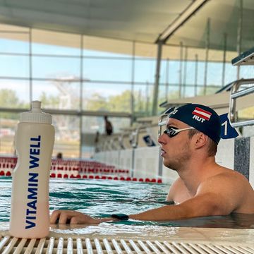 Instagram post by @_janniedermayer for Vitamin Well Austria. Caption reads: [...] through the week with @vitaminwellaustria 🥤.